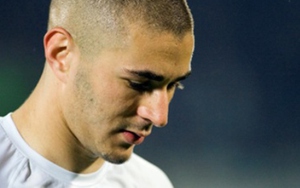 Không thuyết phục được cảnh sát, Benzema qua đêm trong nhà tù