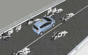 Đám đông bình thản quay clip trong vụ tai nạn thảm khốc