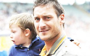 Totti thuê người bảo vệ con trai khỏi mafia