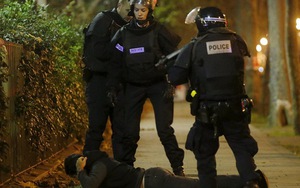 Khủng bố tại Paris: 158 người chết; 8 tên khủng bố bị tiêu diệt, đang truy lùng các tòng phạm