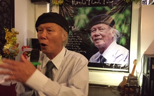 Nhà thơ Thanh Tùng 'Thời hoa đỏ' khóc trong sinh nhật tuổi 80