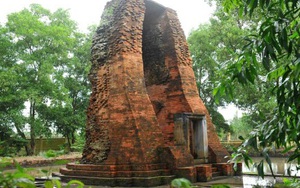 Ngắm tháp cổ Vĩnh Hưng và những cổ vật bằng đồng, đá quí trong lòng tháp