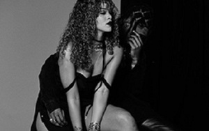 Rihanna lại khiến fan phát sốt với hình ảnh sexy bốc lửa