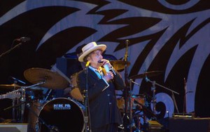 Bob Dylan yêu cầu có an ninh vũ trang tại các màn diễn ở châu Âu