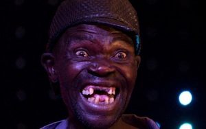 Khóc, cười với cuộc thi 'Quý ông xấu xí' Zimbabwe