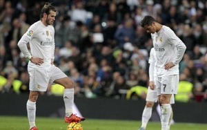 Báo chí thế giới: 'Barca chấp Messi vẫn thắng đậm. Ronaldo là hồn ma, vô dụng'