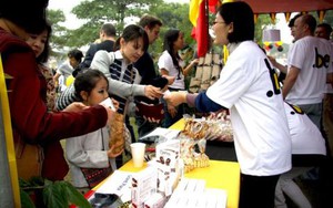 CLB Phụ nữ Quốc tế Hà Nội tổ chức hội chợ từ thiện