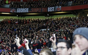CĐV Man United thắp sáng Old Trafford tưởng nhớ George Best
