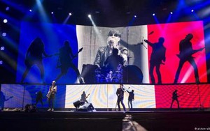 Scorpions là ban nhạc quốc tế đầu tiên trình diễn ở Paris