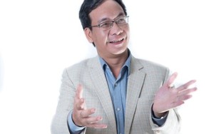 Đức khuê: Cười xòa cho đời nó nhẹ