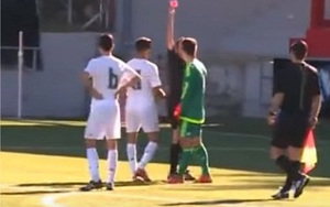 Con trai Zidane bị đuổi vì tái hiện pha 'thiết đầu công' của bố