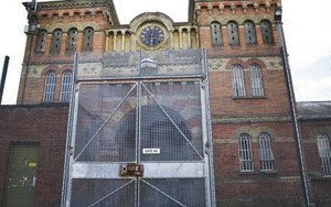 Kẻ giết người hàng loạt dã man nhất thế giới kêu ca vì... không có TV