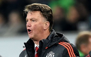 Man United bị loại khỏi Champions League, CĐV kêu gọi sa thải Van Gaal