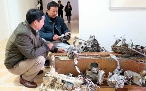 Bảo tàng Tuyên Quang mua lại mảnh vỡ máy bay người dân vớt được trên sông Lô