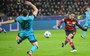 Chicharito ghi bàn liên tục, CĐV Man United phát điên vì Van Gaal