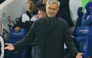 Mourinho 'bị cầu thủ Chelsea phản bội' ở trận thua Leicester