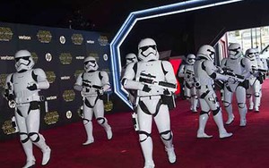 Fan nức nở khen ‘Chiến tranh giữa các vì sao’ phần mới