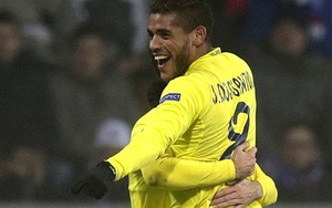 Cựu sao Barca phủ nhận tin đồn yêu... đồng đội