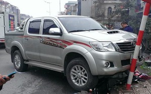 Xe bán tải tông trực diện xe máy khiến một phụ nữ tử vong