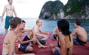 Chùm ảnh du lịch: Vì sao Hạ Long có hấp lực ‘chết người’ với Tây ba lô?