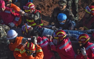 Tìm được 2 người sống sót sau 3 ngày chôn vùi trong lở đất ở Trung Quốc