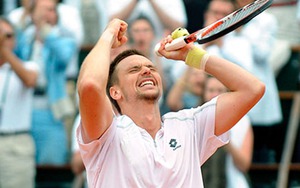 Tay vợt đầu tiên thắng Nadal ở Roland Garros nghỉ hưu