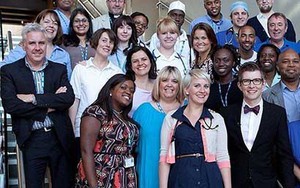 Bác sĩ, ý tá Anh 'đánh bại' Justin Bieber để có ca khúc Giáng sinh số 1