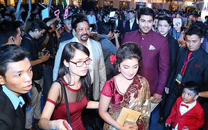 Fan thất vọng vì 'thanh tra Shiv' không có màn phát biểu tại Ngôi Sao Xanh 2015