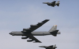 CHÙM ẢNH: B-52 tầm thấp của Mỹ gầm rú trên bầu trời Hàn Quốc