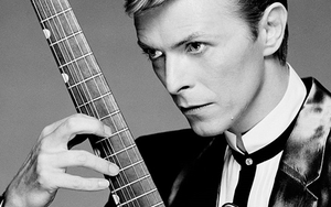 Hàng nghìn người khiếu nại… Chúa, đòi cho David Bowie bất tử