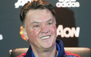 Van Gaal: Man United quá vĩ đại nên sẽ không đói khát danh hiệu như Liverpool