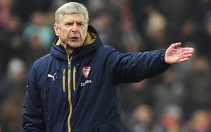 Wenger vẫn tự hào về học trò, mắng CĐV Stoke vụ Ramsey