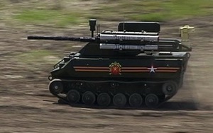 VIDEO: Nga chào bán robot Uran-9 có thể mang pháo, súng máy, tên lửa chống tăng