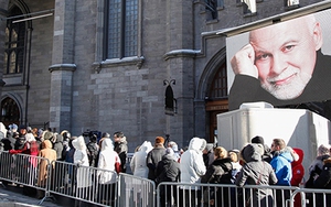 Hàng ngàn người xếp hàng viếng chồng Celine Dion
