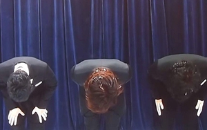 Ban nhạc SMAP gập người xin lỗi công chúng vì ý định giải thể