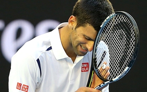 Báo động cho một Djokovic 100 lỗi