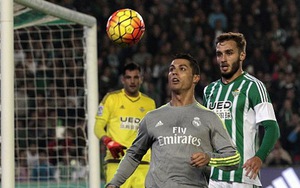 Ronaldo lại chơi xấu đối thủ ở trận Real Madrid hòa Betis 1-1