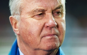 Guus Hiddink 'móc máy' Pellegrini không tôn trọng FA Cup