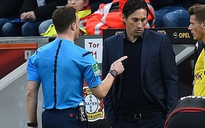 HLV Leverkusen thừa nhận sai lầm khiến trọng tài giận dỗi rời sân