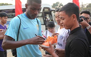 17h00 ngày 23/2, B.Bình Dương – Jiangsu Suning FC: Triển lãm sự 'điên rồ' của bóng đá Trung Quốc