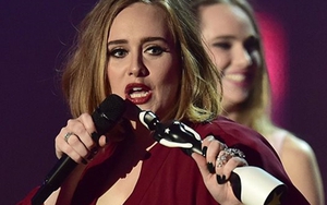 Adele... nói tục khi nhận giải 'Grammy nước Anh'