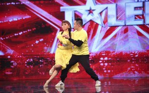 Trấn Thành rơi nước mắt nhìn con trai dìu mẹ khiếm thị khiêu vũ trên sân khấu Got Talent