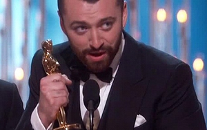 Sam Smith xin lỗi sau khi tuyên bố là người đầu tiên công khai giới tính tại Oscar