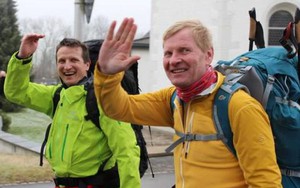 Đi bộ 7.000 km kiếm 21.000 USD hỗ trợ trẻ em nghèo Việt Nam