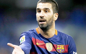 Hàng tiền vệ Barca: Hình như Arda Turan quá nhớ Simeone?