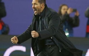 Simeone tái hiện màn ăn mừng giống Mourinho