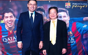 Có 1000 đội bóng Việt Nam cũng không bằng 1 cái bắt tay Barca?