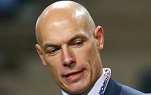 Howard Webb: 'Fellaini chả khác gì côn đồ, trận nào cũng đánh cùi chỏ'