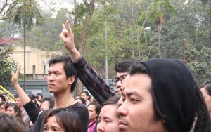 CHÙM ẢNH: Những 'đôi bàn tay' vẫy chào Trần Lập lần cuối