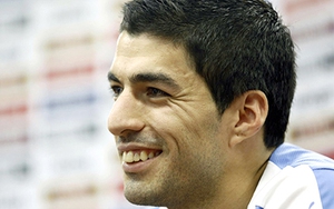 Gần 2 năm sau vụ cắn Chiellini, Luis Suarez đã trở lại với bầu trời